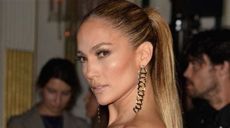 jennifer lopez ospite onore atelie versace a parige|Jennifer Lopez ospite d'onore per Atelier Versace a Parigi .